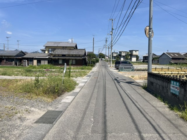 西条市喜多台土地【570】75.92坪の前面道路含む現地写真