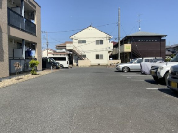 コンフォースの駐車場