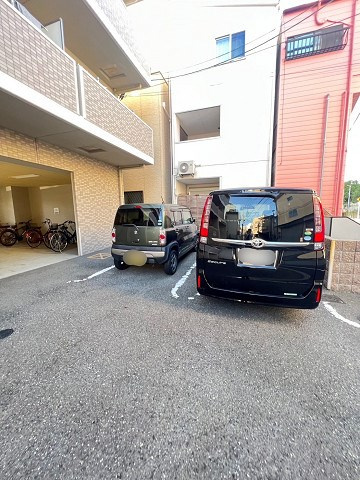 大阪市西淀川区野里２丁目の賃貸マンションの駐車場