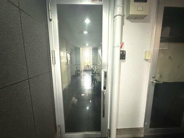 ドウェルカネヒラのエントランス