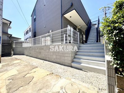 【エントランス】 | サンティエグラン横浜月見台 | お洒落な建物デザイン♪
