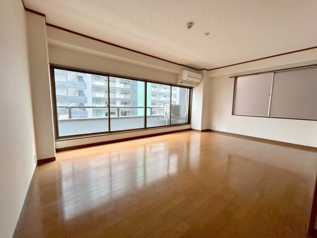 大屋ビルの居間・リビング