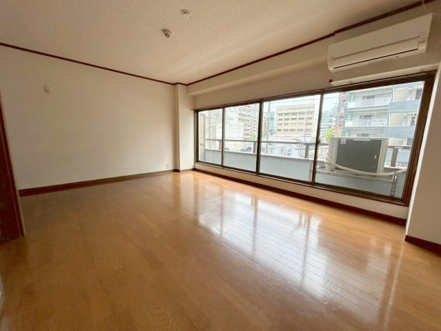 大屋ビルの居間・リビング