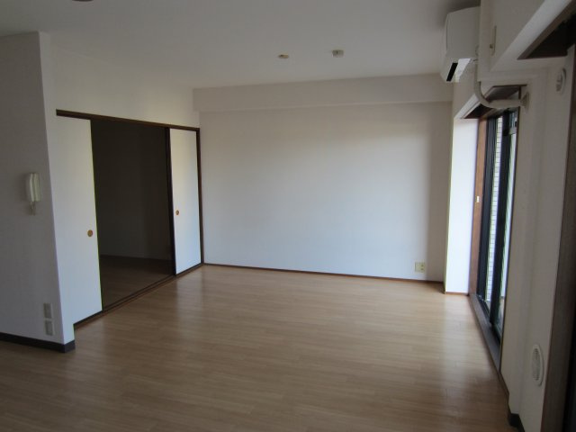ひたちなか市外野１丁目の賃貸マンションの居間・リビング|リビングダイニングキッチン