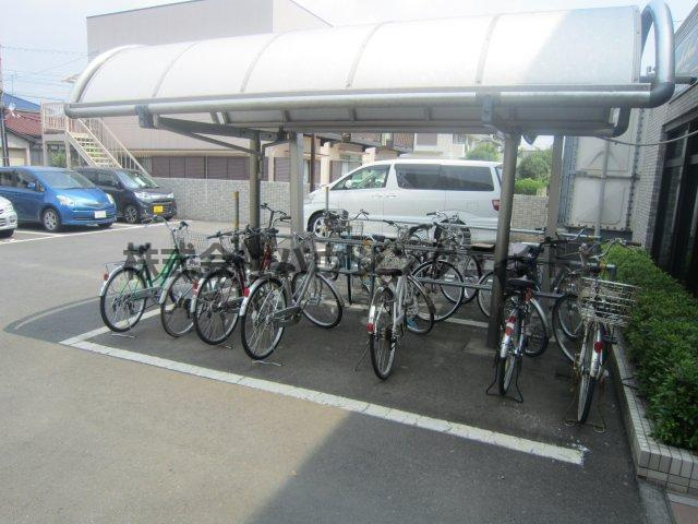 ひたちなか市外野１丁目の賃貸マンションのその他共用部分|駐輪場の写真です。