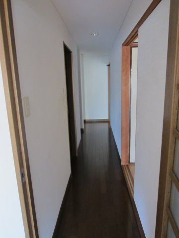 ひたちなか市外野１丁目の賃貸マンションの内装|ホールです。