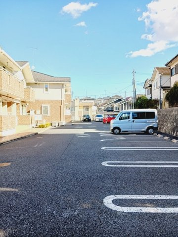 ヒルサイド　ガーデンＡの駐車場