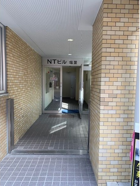 NTビル塩釜のエントランス