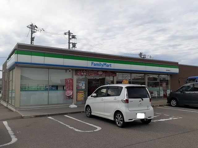 ＣＡＳＡ　ＡＶＡＮＴⅠの周辺|ファミリーマートまで550m