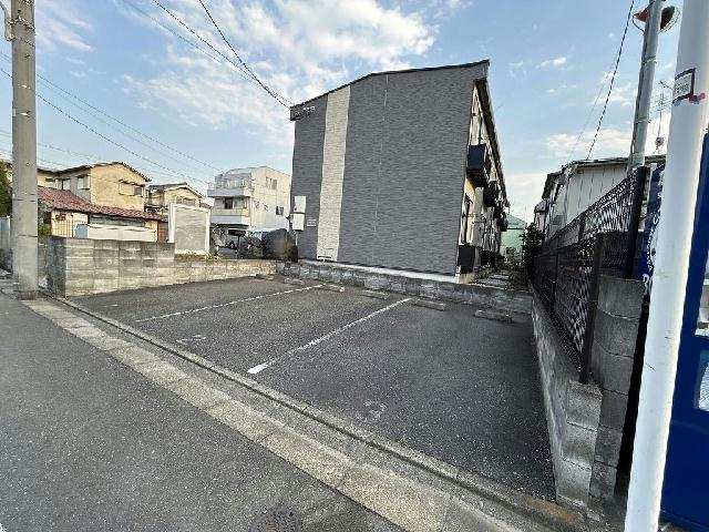 レオパレスパピーズスプリングの駐車場
