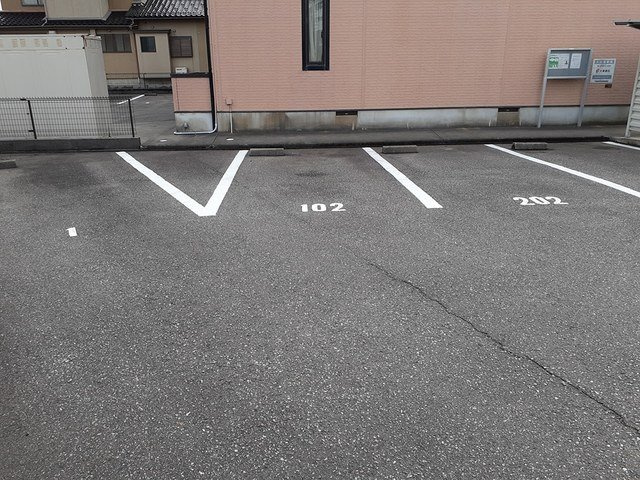 ＣＡＳＡ　ＡＶＡＮＴⅠの駐車場|車をお持ちの方に嬉しい駐車場付きの物件です