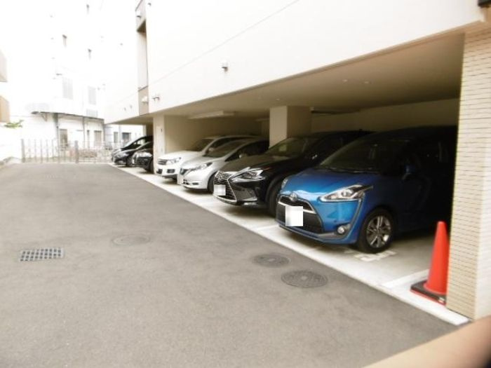 BLESS志村坂上の駐車場