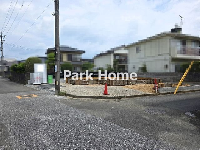 高知市介良乙 -12期1号棟- 新築戸建ての前面道路含む現地写真