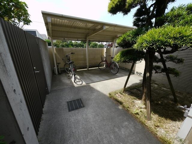 ベルメゾン鷺宮のその他共用部分|屋根のある駐輪場