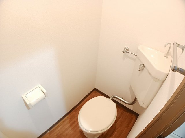ルミエール萩の台のトイレ|落ち着いた色調のトイレです