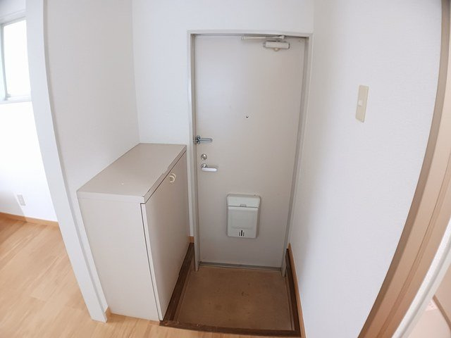 ルミエール萩の台の玄関|収納もある玄関です