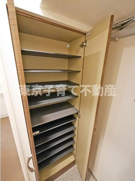 ソレアード茗荷谷の玄関