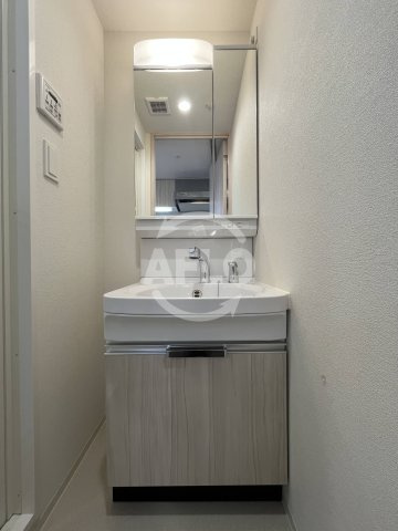 プレサンス OSAKA 西中島リエゾンの独立洗面台|プレサンスOSAKA西中島リエゾン　洗面台