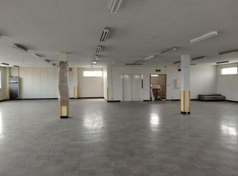 春日部市小渕の倉庫の内装