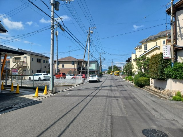 東松山市松葉町四丁目　分譲地①の前面道路含む現地写真