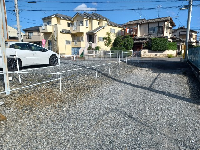 東松山市松葉町四丁目　分譲地①の前面道路含む現地写真