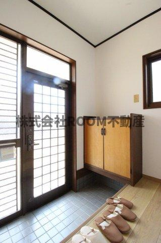 高木貸家の玄関|収納もある玄関です