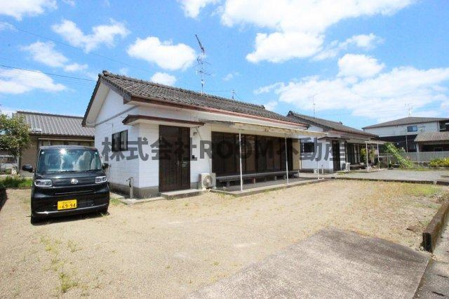 高木貸家の駐車場|車をお持ちの方に嬉しい駐車場付きの物件です