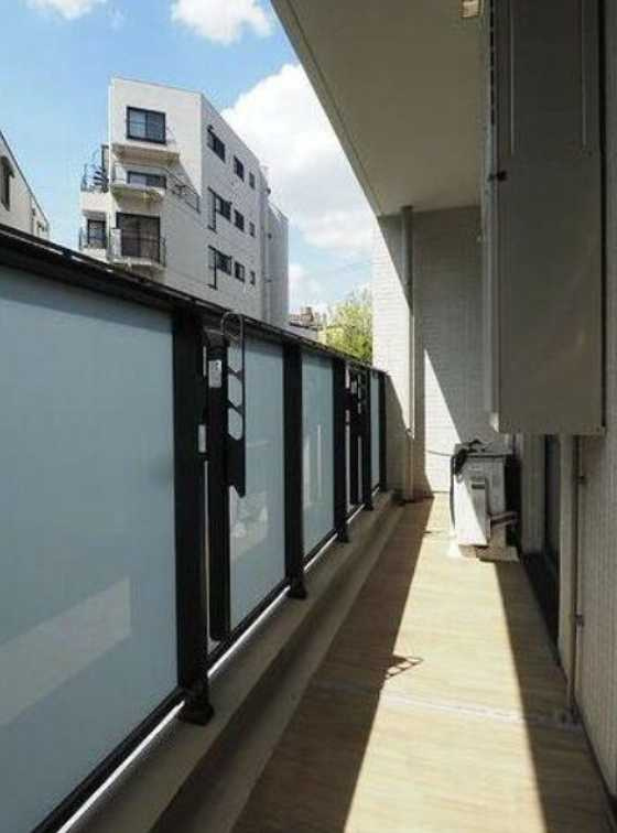 ディアナコート三軒茶屋　分譲賃貸　築浅　ファミリー向けのバルコニー