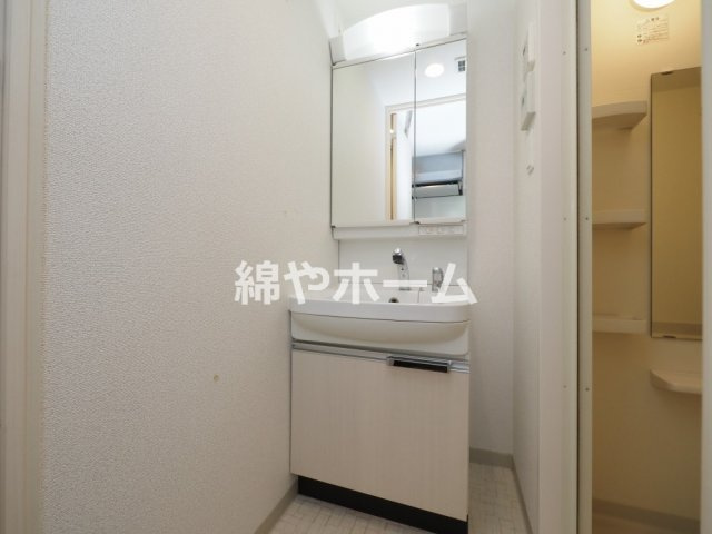 プレサンス玉造駅前の独立洗面台|使いやすい独立洗面台です