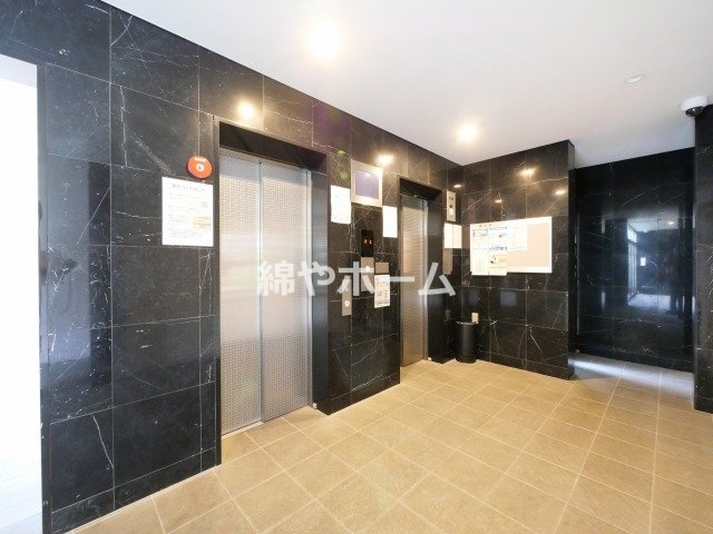 プレサンス玉造駅前のロビー|建物の内部です