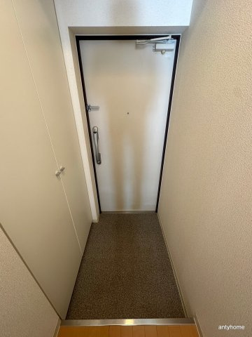 ルーエ江坂　仲介手数料無料の玄関