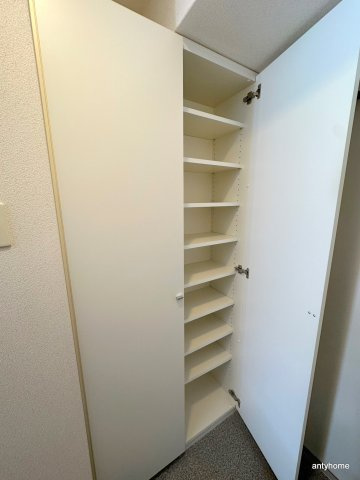 ルーエ江坂　仲介手数料無料の収納