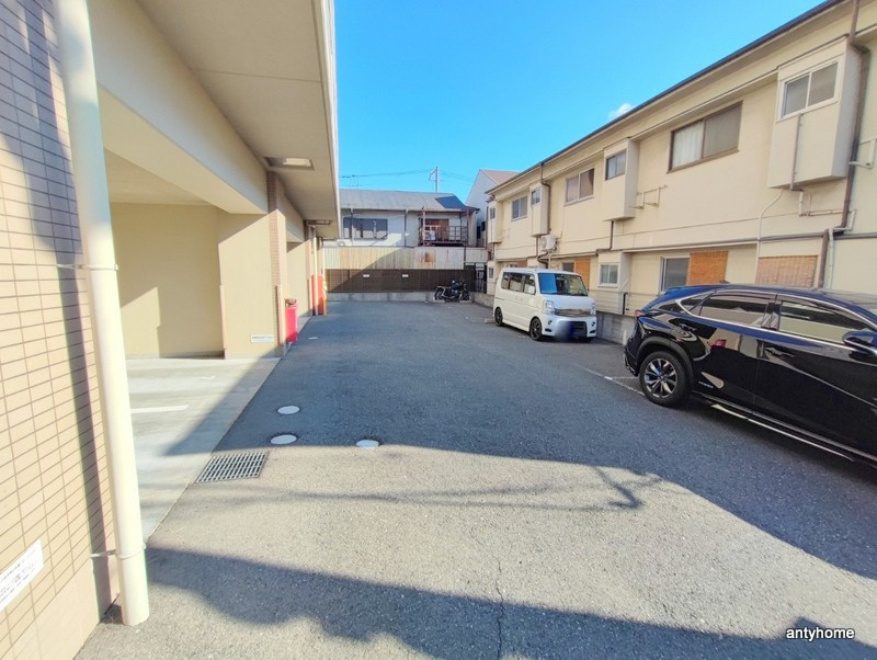 ウィルドゥ塚本　仲介手数料無料の駐車場