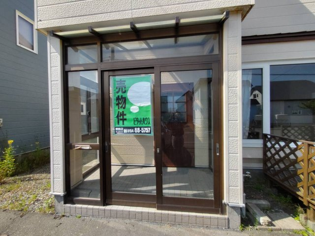 大楽毛南2丁目　中古住宅のエントランス|風除室付き