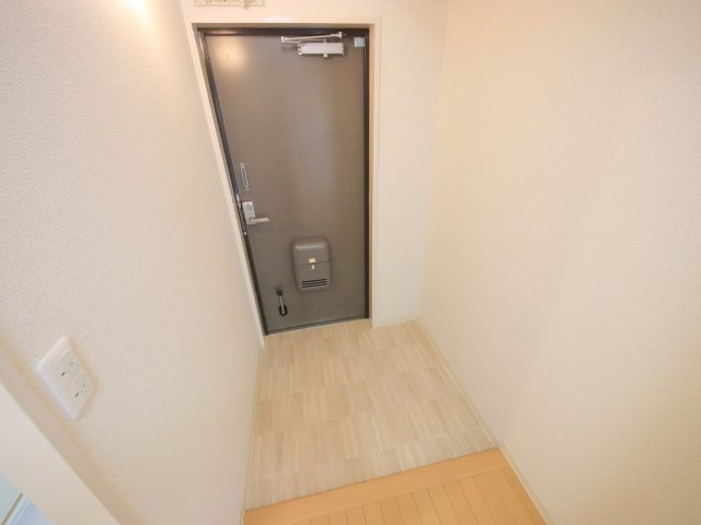 グランドパレス学園前Ｄ棟の玄関
