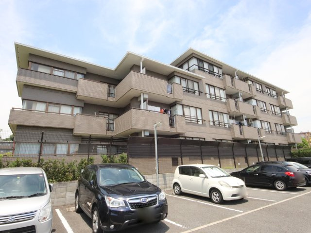 グランドパレス学園前Ｄ棟の駐車場