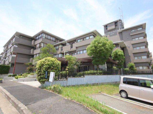 グランドパレス学園前Ｄ棟の外観
