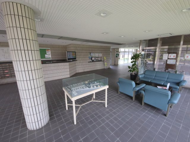 グランドパレス学園前Ｄ棟のロビー