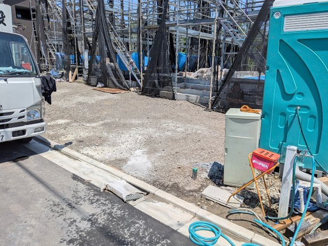 八王子市　泉町　新築一戸建て　２６期の駐車場|～並列3台駐車可能カースペース～