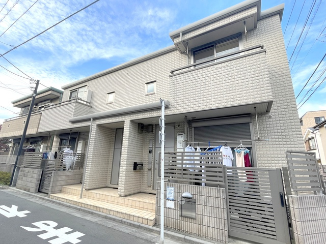 メゾン　ソレーユのエントランス|★入居ご安心の２４時間サポート★