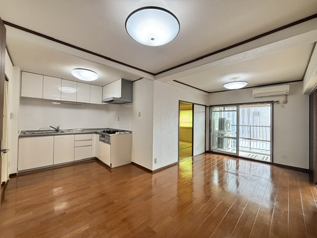 名古屋市中区金山１丁目の賃貸マンションの居間・リビング
