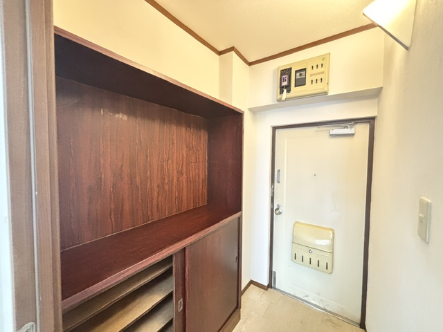 名古屋市中区金山１丁目の賃貸マンションの玄関