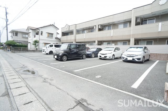 熊本市南区島町１丁目の賃貸マンションの駐車場