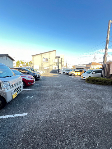 ヴァンベール尼崎の駐車場