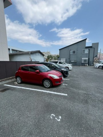 ヴァンベール尼崎の駐車場