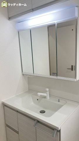 草加市青柳6丁目　中古一戸建ての独立洗面台