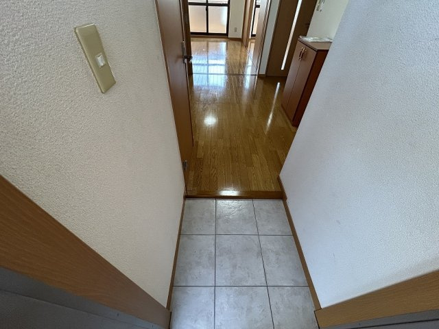 ヴィラ鯉ノ丸Ⅰの玄関|ゆったりとした玄関です