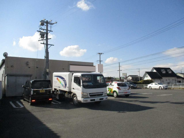 榎前町貸店舗の駐車場