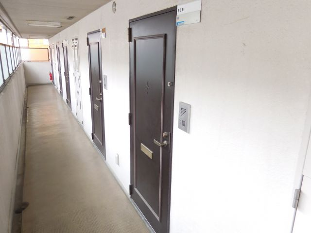 ジョイフル高槻大畑の玄関