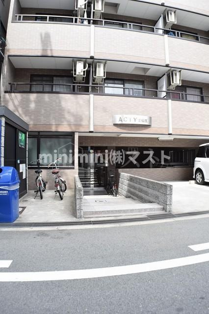 アクティ北堀江のエントランス
